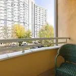 Luxury In The Heart Of The By Renters Lägenhet