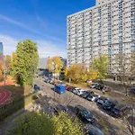 Luxury In The Heart Of The By Renters Апартаменты