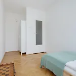 Luxury In The Heart Of The By Renters *