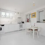 Luxury In The Heart Of The By Renters Warszawa