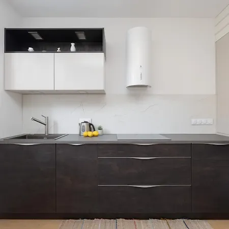 Luxury In The Heart Of The By Renters 아파트 *