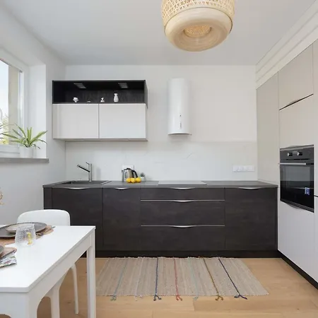 Luxury In The Heart Of The By Renters Appartement *