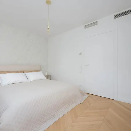 Luxury In The Heart Of The By Renters Βαρσοβία