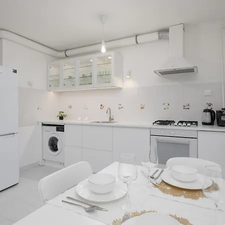 Διαμέρισμα Luxury In The Heart Of The By Renters Βαρσοβία