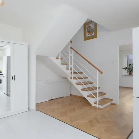 Luxury In The Heart Of The By Renters Διαμέρισμα *